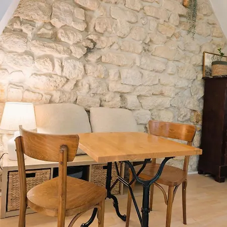 Quiet Parisian Retreat Faubourg St Denis