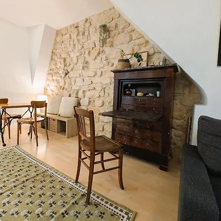 Quiet Parisian Retreat Faubourg St Denis Appartement Parijs